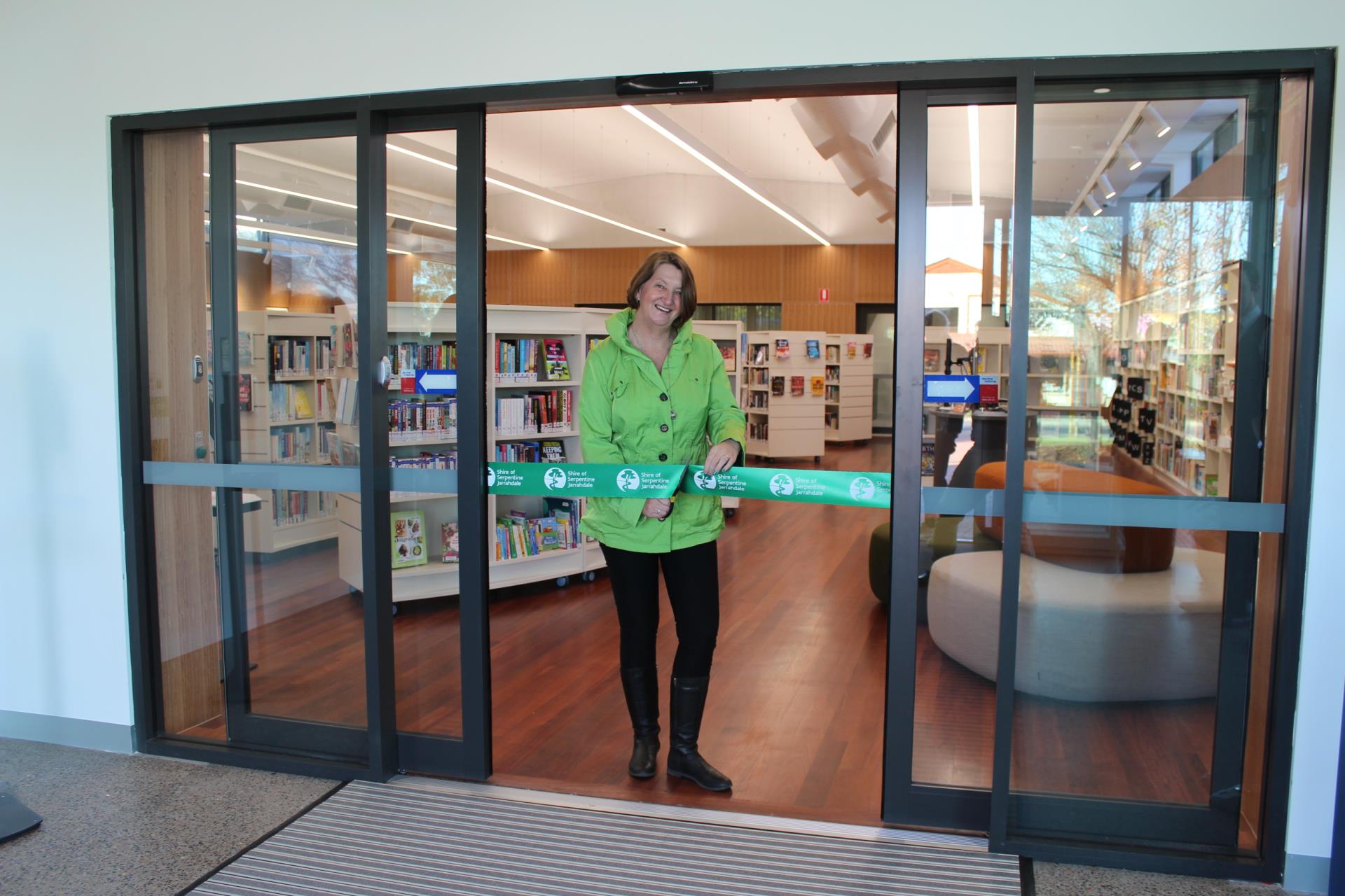 Shire President Cr Michelle Rich opens the new SJ Library Service at Byford.