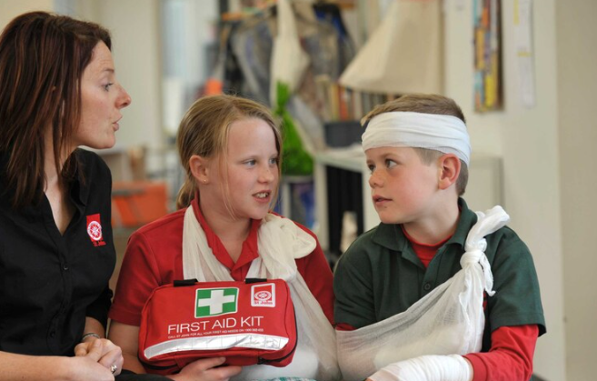 St Johns First Aid for Kids - (Ages 9 to 12)